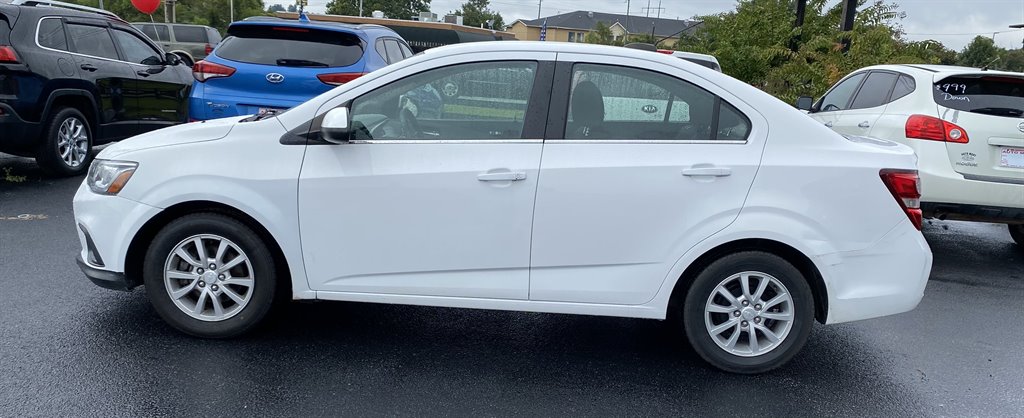 2019 Chevrolet Sonic LT's photo