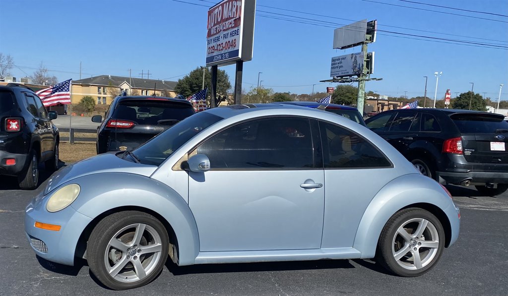 2010 Volkswagen New Beetle Base's photo