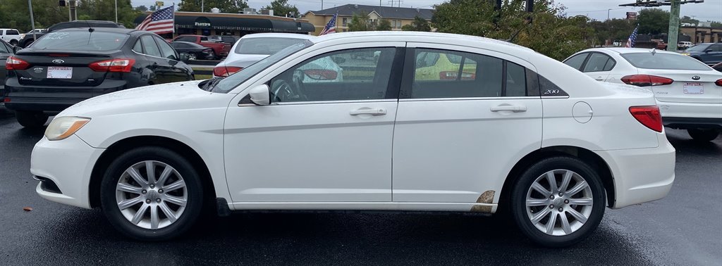 2011 Chrysler 200 Touring's photo